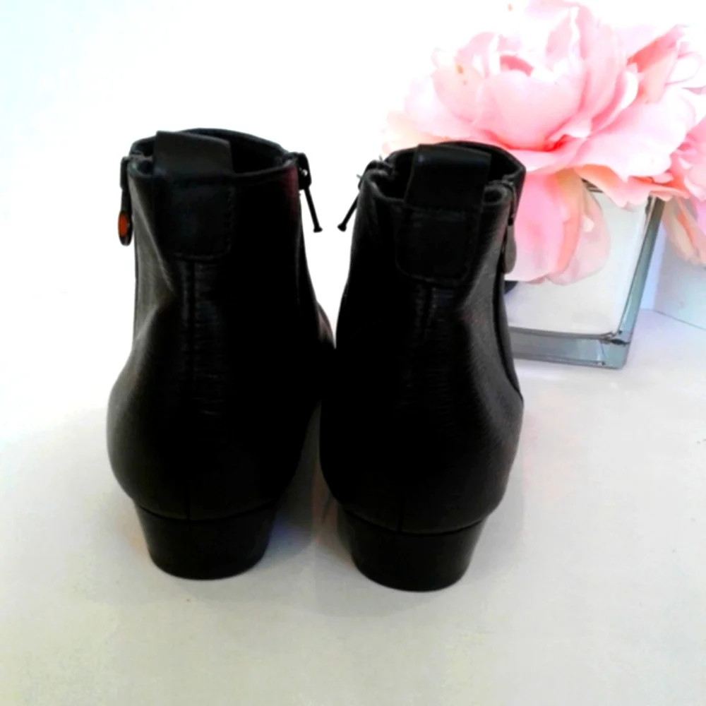 MUNRO black  genuine leather anckle boots